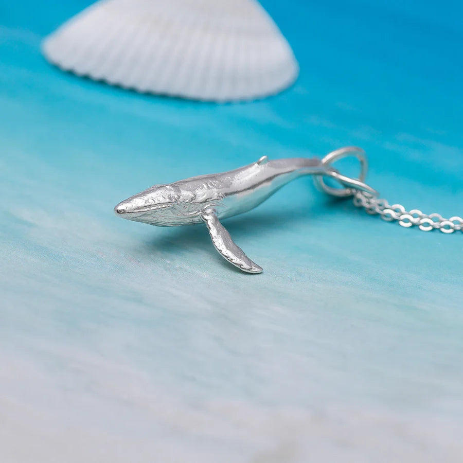 COLLAR LINDA BALLENA JOROBADA