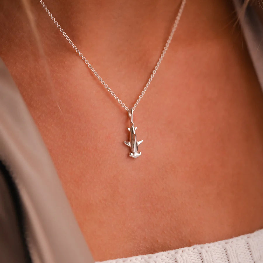 COLLAR PEQUEÑO TIBURÓN MARTILLO