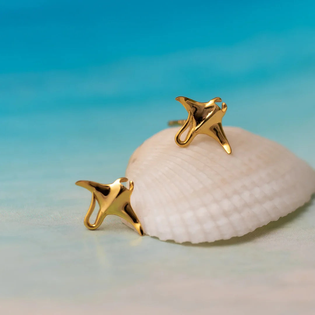 ARETES PEGADOS PEQUEÑAS MANTARRAYAS