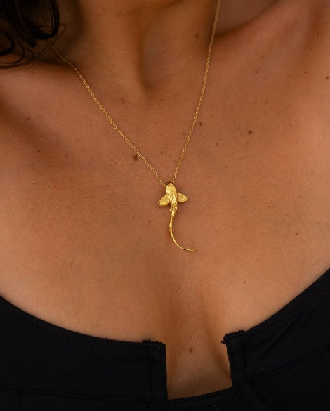 Collar Tiburón Cebra Baño de Oro 18k