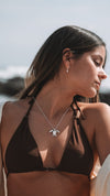 Collar Estrellas de Mar puesto